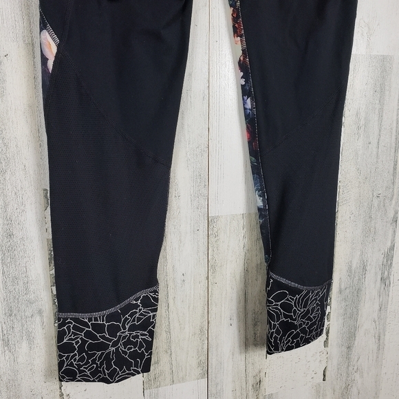 Athleta cropped flower leggings size XS - Picture 5 of 12